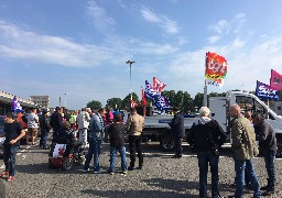 Calais : près de 200 personnes ont manifesté pour soutenir les fonctionnaires