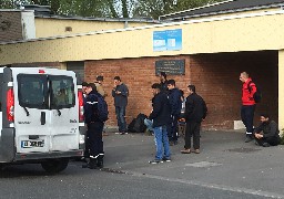 Grande-Synthe : opération d'évacuation de migrants en cours