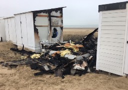 Calais : un chalet de plage détruit par les flammes