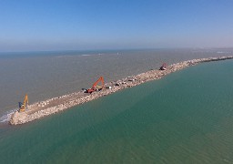 Calais Port 2015 : 45 hectares de terres gagnées sur la mer !