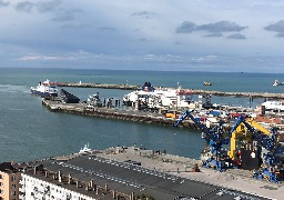 Deux migrants secourus dans le port de Calais