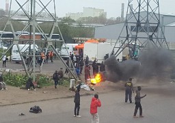 Echauffourées entre migrants et habitants à Calais