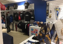 Place Jean Bart, Passion Sport vend les maillots des clubs dunkerquois.