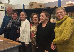 Jeunes et bénéficiaires font aussi partie des bénévoles des Restos du coeur : reportage au Fort Nieulay à Calais 