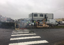 A Calais, les gilets jaunes restent mobilisés zone Marcel Doret