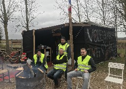 Etaples: les gilets jaunes réclament la démission d'Emmanuel Macron