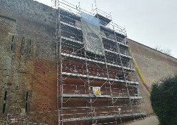 Montreuil: douze jeunes ont entamé le troisième chantier de restauration des remparts