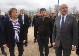 L’un des fils de Coluche inaugure le centre de ressources et de loisirs Coluche à Calais 