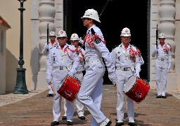 Les carabiniers du prince de Monaco recrutent. Ils seront présents en septembre à Fréthun. 