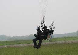 Traverser la Manche en paramoteur : défi réussi pour Fabien et son père Michel !