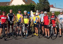 Hommage au cycliste décédé à Les Attaques