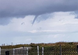 Une trombe marine vue à Calais lundi matin... 