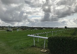 Le Touquet accueille une course hippique de plat internationale 