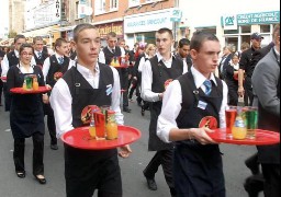 J-3 avant la Marche des serveuses et garçons de café à Calais 