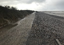  15 000 tonnes de galets pour le rechargement de la Route Blanche à Cayeux-sur-mer