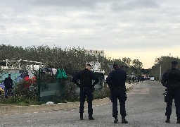 Grosse opération d'évacuation de migrants en cours à Calais