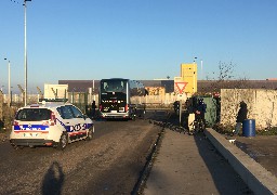 Opération d'évacuation de migrants ce mardi à Calais 