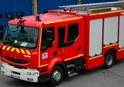 Une habitation ravagée par les flammes à Montreuil