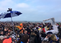 Des milliers de personnes sur la plage de Malo pour les 20 ans du Bain des Givrés 