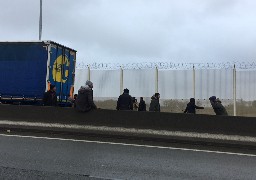 Multiplication des barrages érigés par les migrants sur la rocade portuaire à Calais et sur l’A16