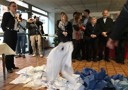 Action coup de poing du personnel soignant lors de la cérémonie des vœux à l'hôpital d'Abbeville 