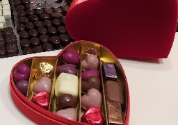 Saint Valentin - gagnez votre coeur velour composé de chocolats Léonidas avec le Comptoir de l'Autre / Léonidas à Berck