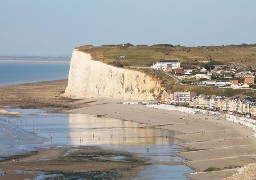 Non-respect des mesures barrières : la commune de Mers-les-Bains menace de fermer l'accès à la plage