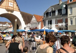 Dès demain, le port du masque sera obligatoire sur le marché du Touquet