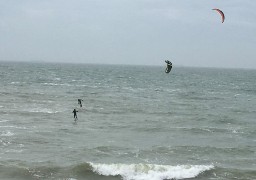 A Berck sur mer, un kitesurfeur de 16 ans chute lourdement sur la plage !