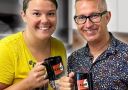 Jouez dans le 6/9 café avec Elise et Xavier et gagnez votre cafetière à dosettes avec But à Calais et Boulogne Sur Mer