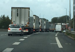 Grève au port de Calais : interruption du trafic Transmanche et gros ralentissements sur l’A16. 