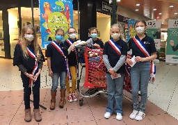 5 caddies de nourriture pour animaux collectés hier par le conseil municipal des enfants de Calais 