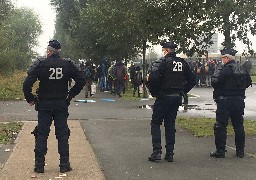 Violences entre migrants et forces de l’ordre à Calais. Les syndicats de police s’apprêtent à vivre un « hiver difficile »