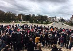 Emotion à Calais lors de l’hommage à Samuel Paty 