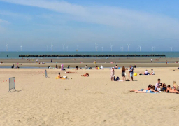 Dunkerque : le kite surfeur Florent Caulier réclame un référendum sur les éoliennes offshore.