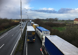 L'A16 de nouveau coupée aux poids-lourds à l'échangeur 49 Marck-Est 