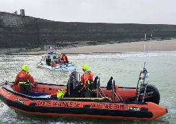 Un bateau de plaisance coule dans la jetée de Saint-Pol, 2 personnes sauvées par la SNSM