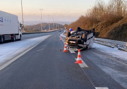 Le verglas provoque un accident sur l'A16 à Saint-Inglevert.