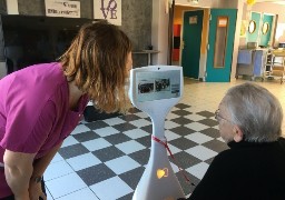 A Bourbourg, le Robot Cutii tient compagnie aux résidents de la fondation Schadet-Vercoustre.