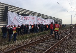 Action des salariés d’Aluminium Dunkerque pour alerter le gouvernement sur la situation financière du groupe propriétaire de l’usine