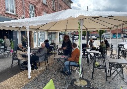 Abbeville: les terrasses de la place Max Lejeune ont repris vie malgré la pluie