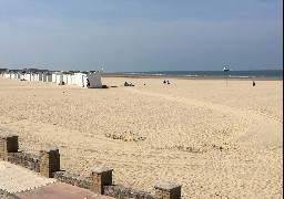 A cause des pluies, la baignade est interdite sur la plage de Calais.