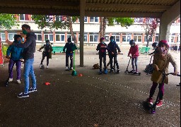 A Calais, les élèves de CM1 et CM2 de l’école Jeanne d’Arc sensibilisés à la pratique de la trottinette