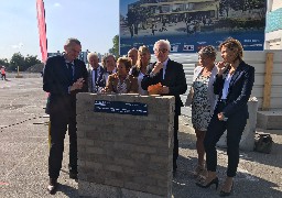 Pose de la première pierre du chantier de réhabilitation et d’extension du collège Lucien Vadez à Calais 