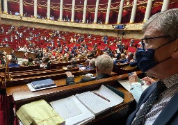 Le député, Robert Thery,  va défendre l'abeille à l'Assemblée Nationale