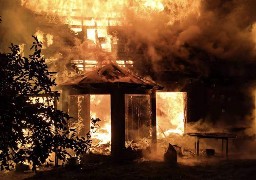 Bollezeele : une maison ravagée par un incendie cette nuit