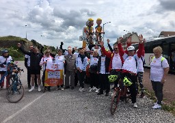 A Calais, des seniors de la résidence Domitys ont parcouru les derniers kilomètres de la 4ème étape du Tour de France entre Dunkerque et Calais sur un vélo électrique !