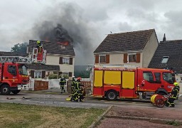 A Holque, le feu détruit une maison ce jeudi après-midi.