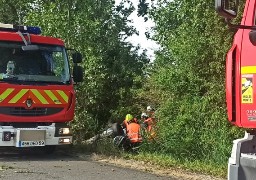 Bourbourg : une voiture termine sa course retournée dans le fossé