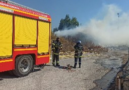 Un feu de palettes a provoqué une épaisse fumée dans le centre-ville de Bourbourg.